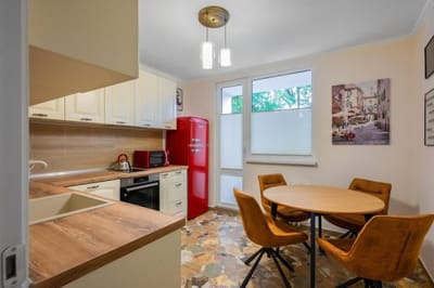 Charming Urban Retreat: Stylish 1BD Flat near NDK