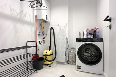 Modern & Quiet 1BR Near Center + Private Parking