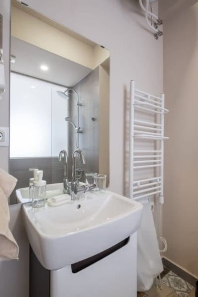 Enjoy The Ride | 2-BDR Lozenec Central Apartment