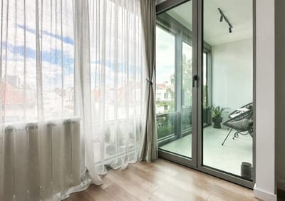 Modern & Quiet 1BR Near Center + Private Parking