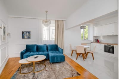 The Purely Placed 1BD Central Flat