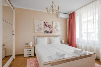 Charming Urban Retreat: Stylish 1BD Flat near NDK