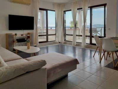 Spacious 3BD flat with Parking and Sea View