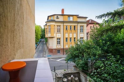 Living next to Eagles Bridge: Central 1-BD flat