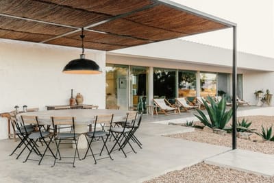 Casa da Volta — Contemporary Walled Villa with Courtyards & Exceptional Natural Light