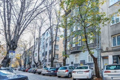 Classic Charm ~ 2BD Central Apartment