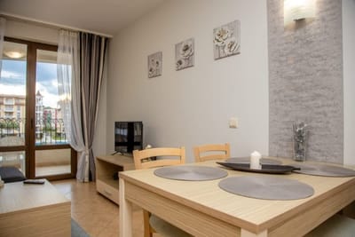 Sunny apartment in a complex with a POOL and GYM