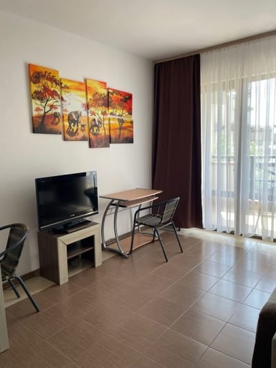 1BD Flat on the Beach with Parking