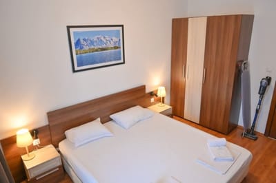 Cozy Flat with Pool & Mountain Views, Near Gondola