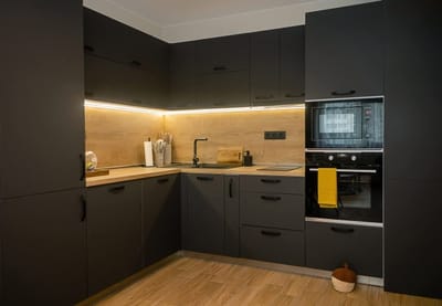 Cozy 1-Bedroom with Sea View & Parking