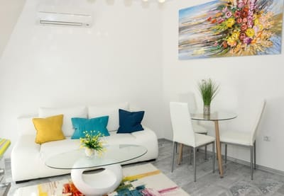 | AcriliC | One-Bedroom Flat with Balcony