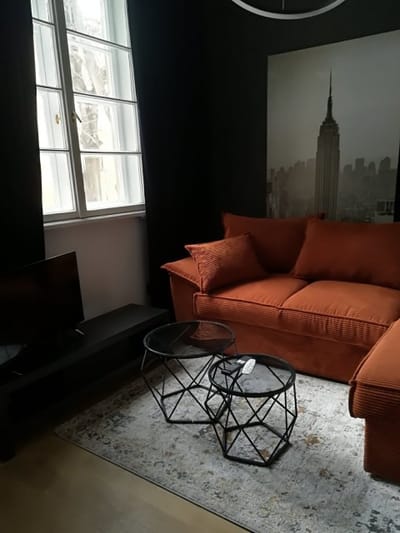 Urban Comfort: Central 1BDR near