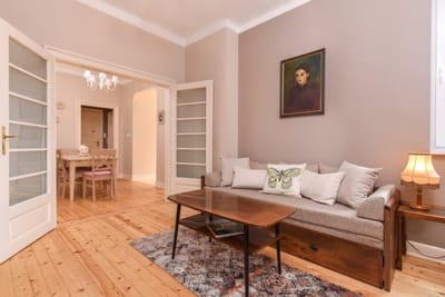 Chez Marie - Cozy One-Bedroom with Balcony