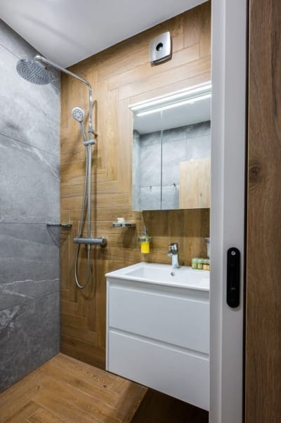 Marble Essence: 2BD Retreat in Top City Centre