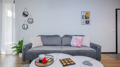 Fresh & Modern Apartment with Balcony