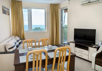 Cozy Retreat with Sea View & Balcony | Nikea Park