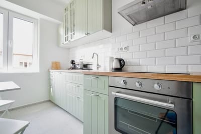 Scandinavian Charm - Central 1BD with Desk