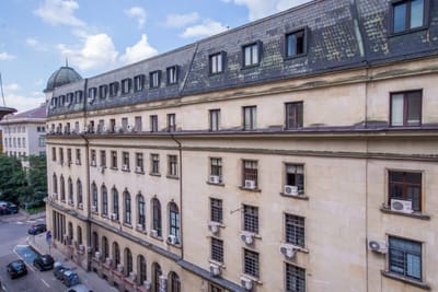 Designer, Business, Central, 1BDR Apartment