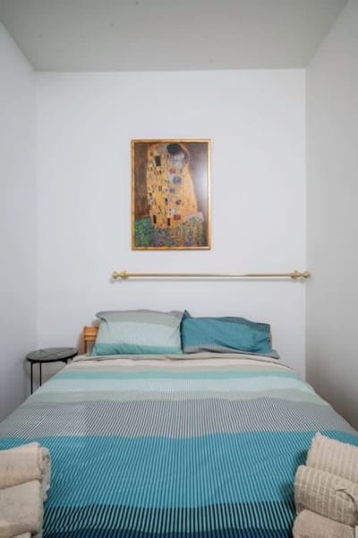 Charming 2BD Apartment in the Heart of the City