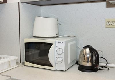 Cozy 2BD Flat with Balcony and Workspace