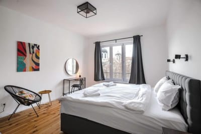 Luminous Central Retreat Spacious 2BD Apartment