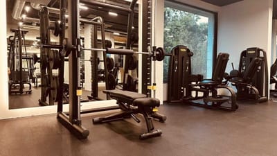 Modern 2-Bedroom Flat with Balcony in Azur Premium