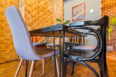 2 BDR & 2 BTHR Funky Apartment / Supreme Location