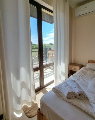 Spacious 3BD flat with Parking and Sea View