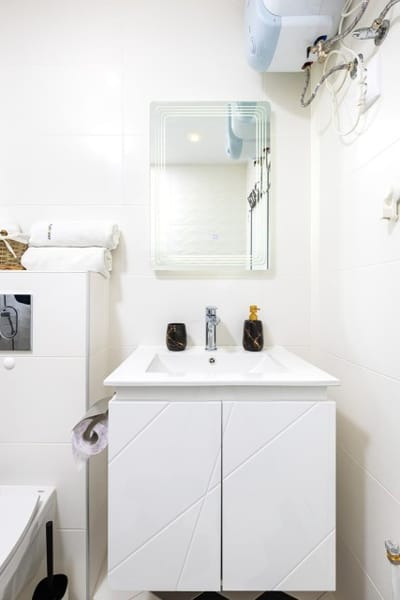 Bright Windowed Studio 10 mins to the City Centre