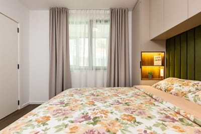 Stylish 1BD with Desk in Karshiaka