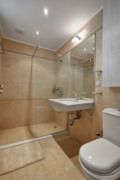 2BD Flat with Balcony in Flores Garden Complex